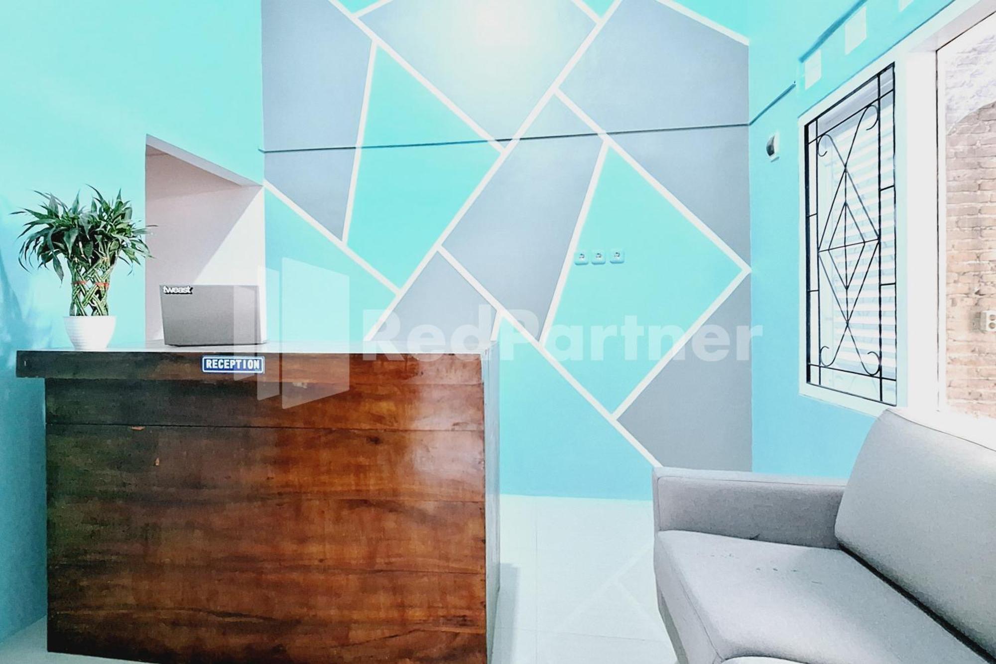 Griya Prashasta Mitra Reddoorz Hotell Kediri  Exteriör bild